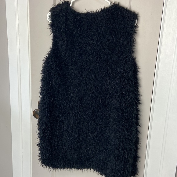 Oversized faux fur vest - Picture 6 of 6